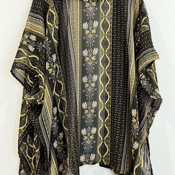 Loose open kimono style top with embroidered edges. - Picture 4 of 4